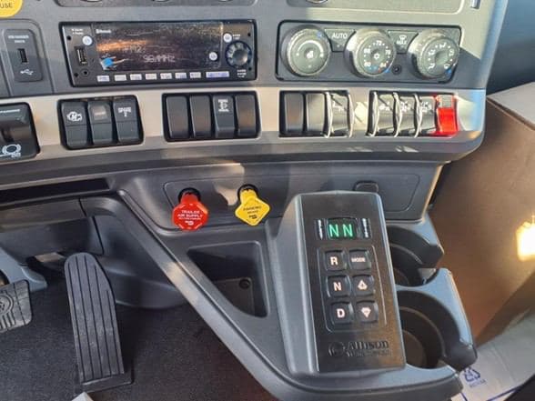 2025 Kenworth T880 image 23