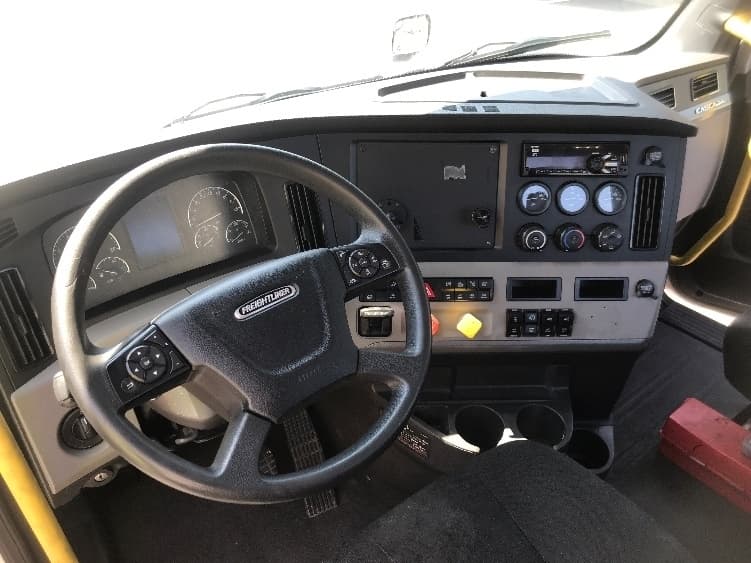 Used 2020 FREIGHTLINER Conventional - Day Cab, Tractor - CASCADIA 126 For Sale image 5
