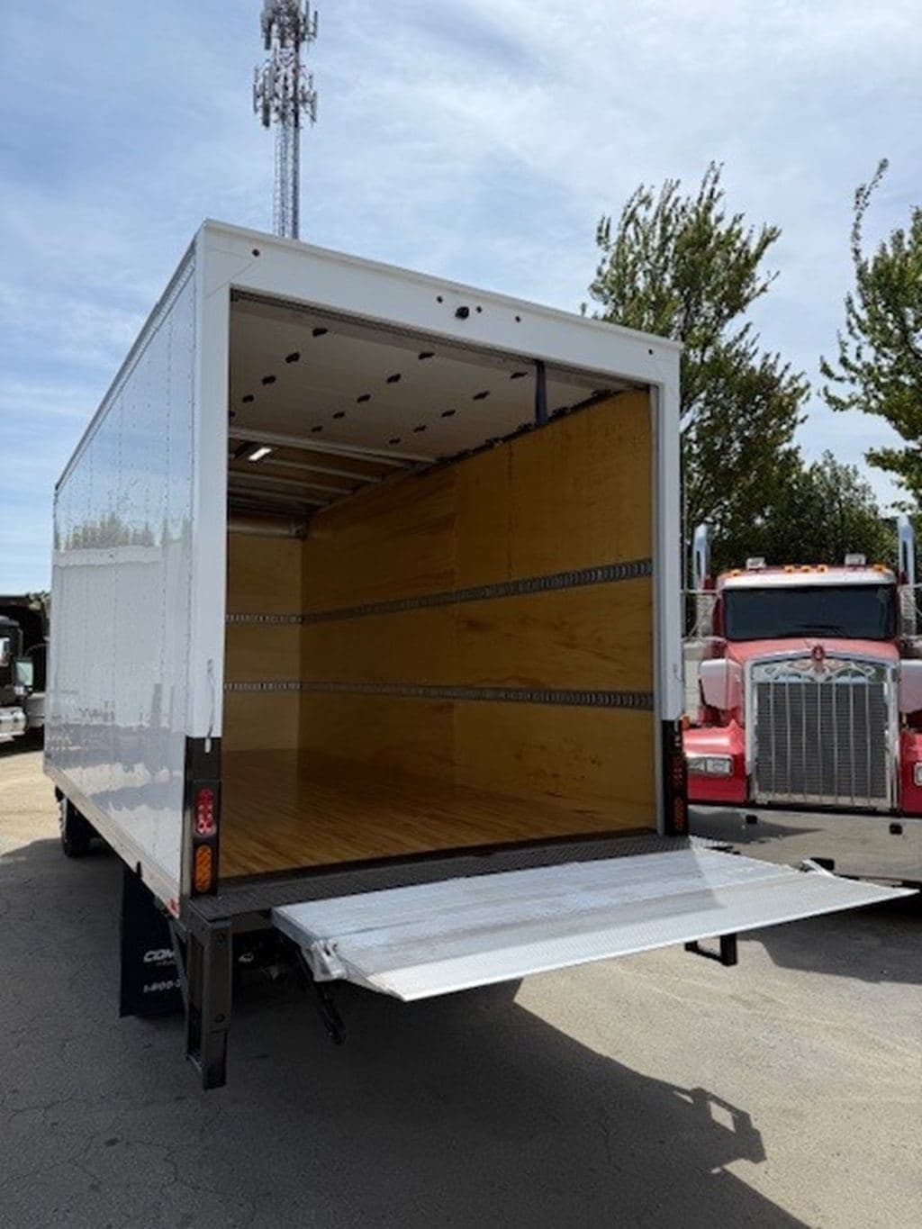 New 2025 ISUZU NRR image 5