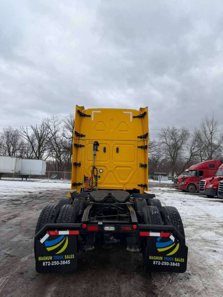 2022 Freightliner Cascadia image 6