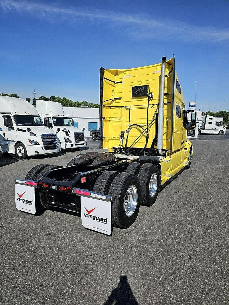 2024 Volvo VNL760 image 3