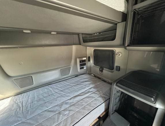 2023 International LT62F image 11