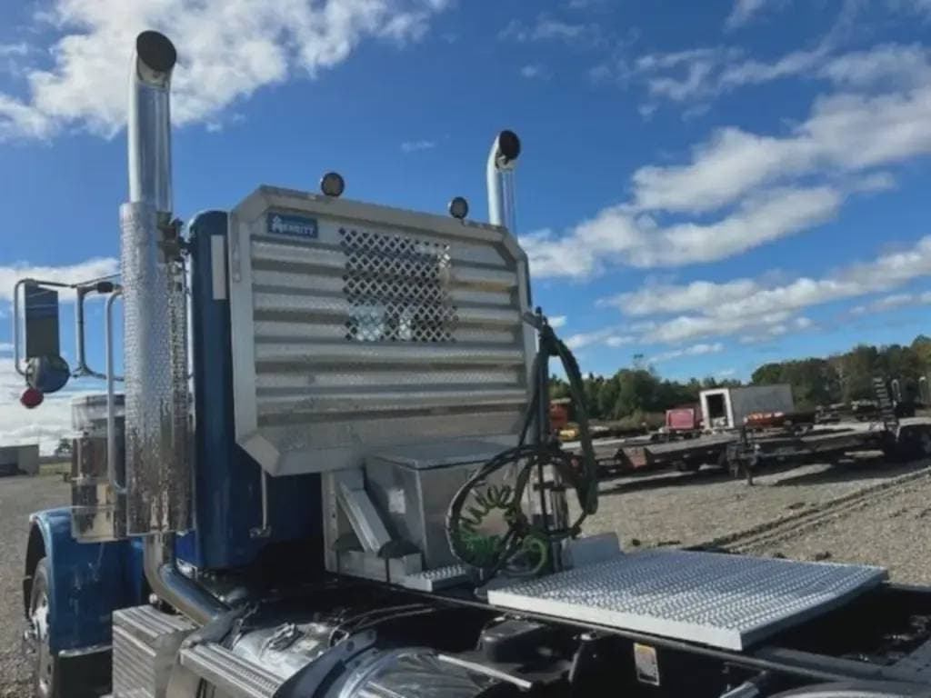 2022 Peterbilt 389 image 5