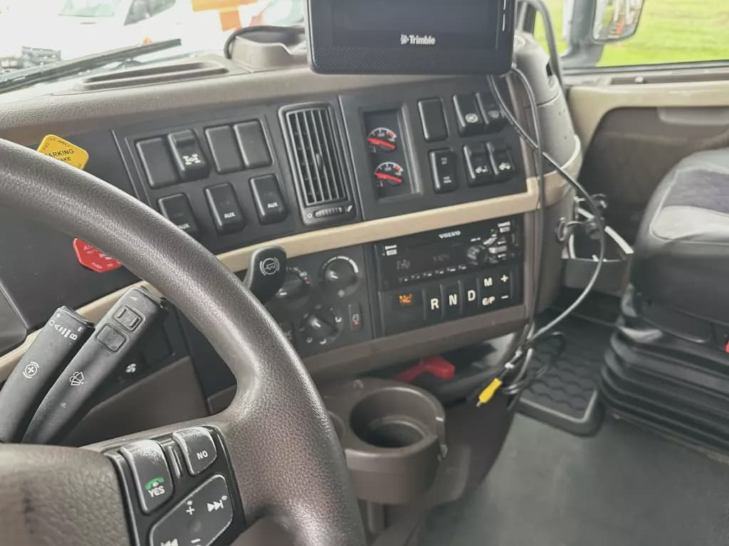 2018 Volvo VNL760 image 3