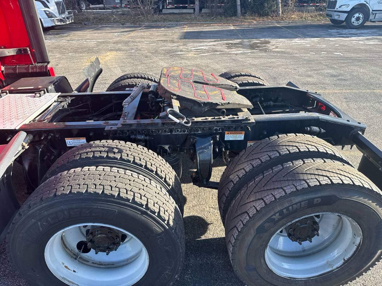 2022 Freightliner Cascadia 126 image 9