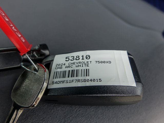 2024 Chevrolet 7500 XD LCF Diesel Work Truck UNDER CDL 26'x102"x97" Box Truck image 16