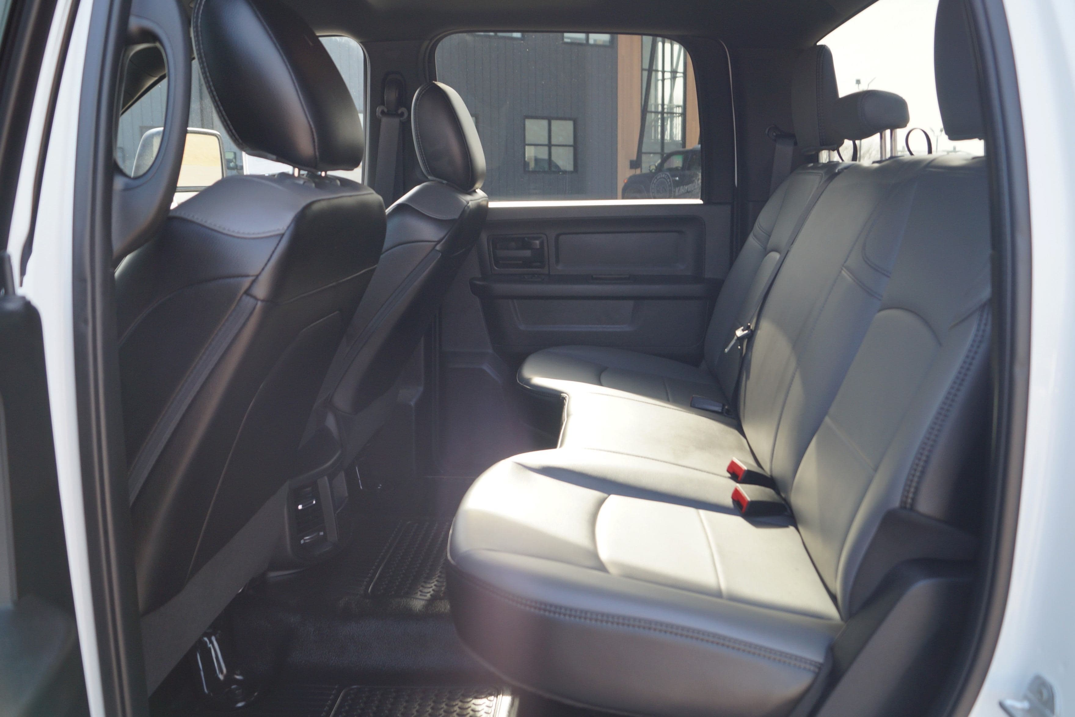 2023 RAM 3500 Tradesman - Cab Chassis - 4WD 6.4L V8 HEMI image 16