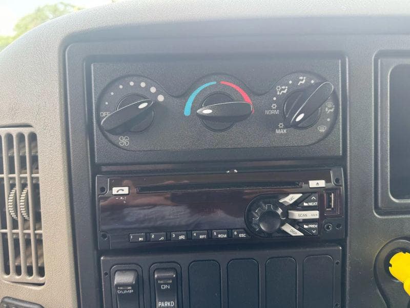 2017 International 4300 image 35