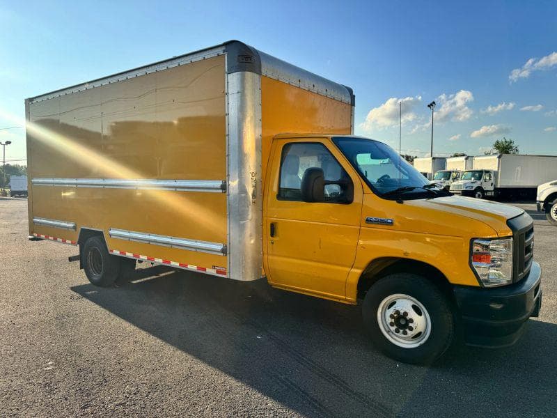 2022 Ford CF8000 image 4