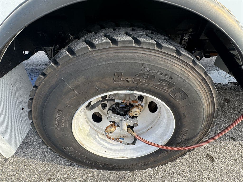 2018 Freightliner M2-106 image 39