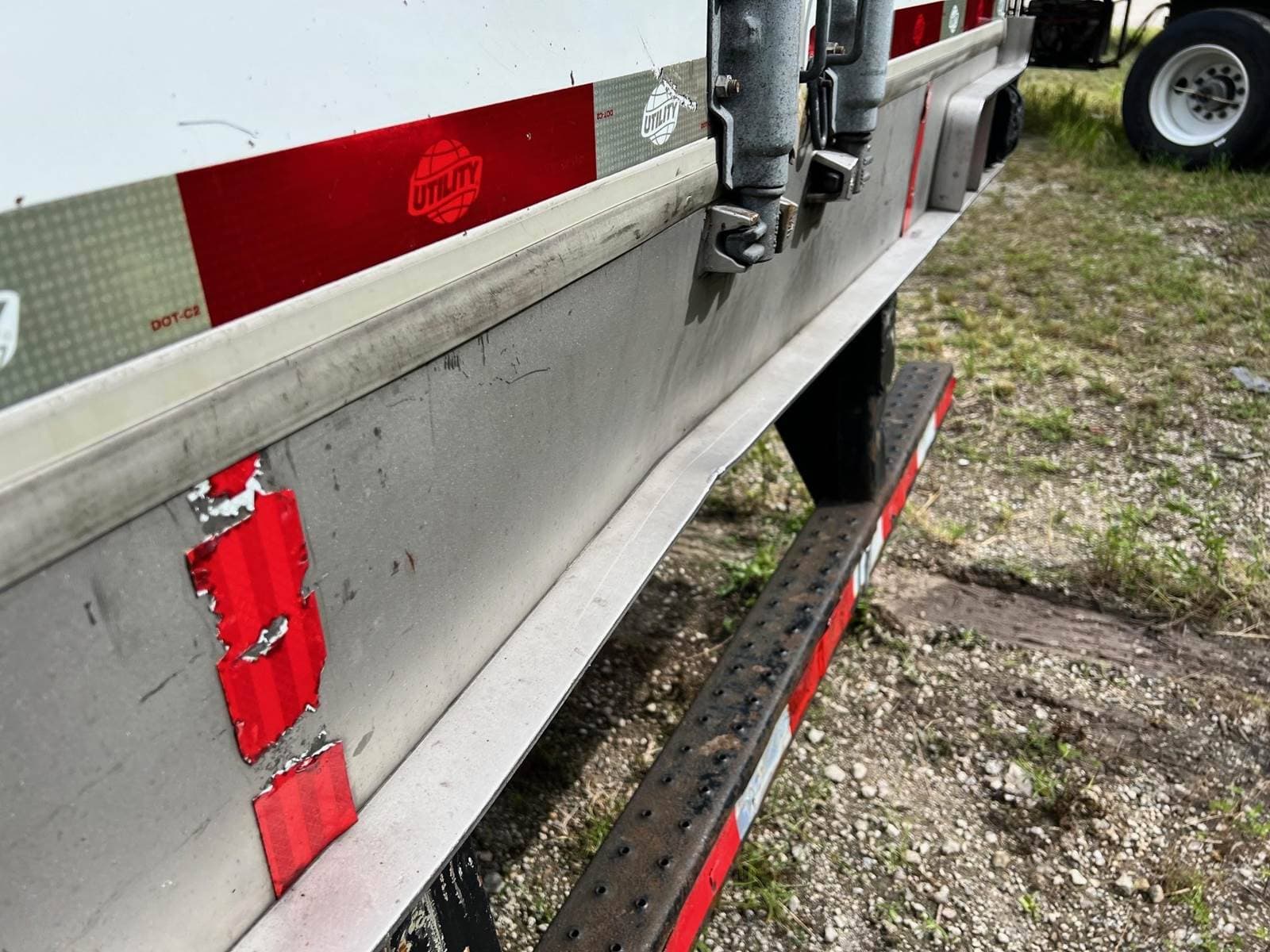 2019 Utility 4000D-X image 5
