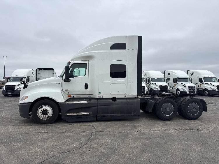 2023 International LT62F image 2