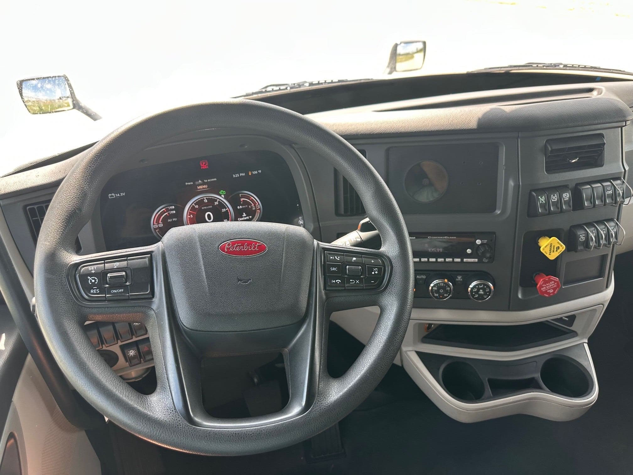 2023 Peterbilt 579 image 10