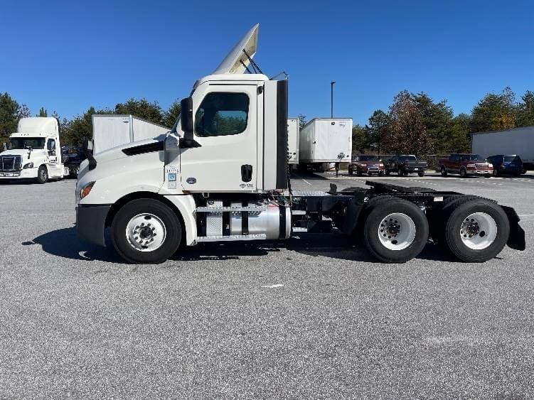 2021 Freightliner Cascadia image 3