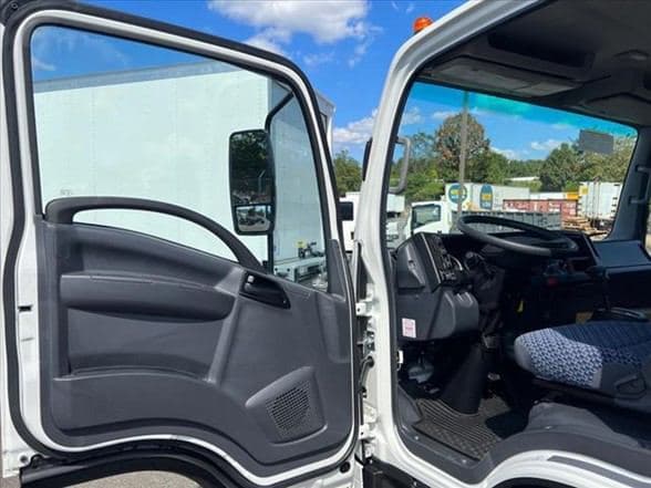 2024 Isuzu NRR image 8