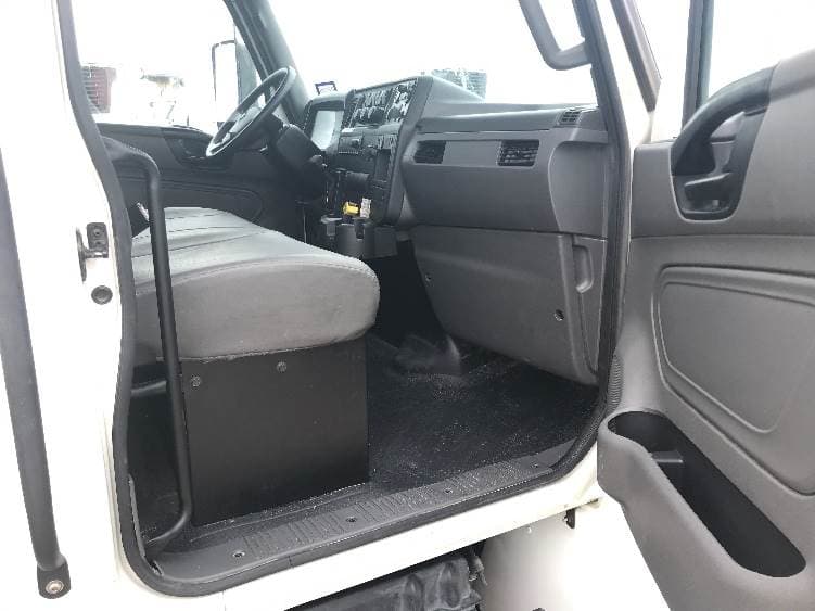 2022 International MV607 Box Truck - 220HP, 6 Speed Automatic, Roll up Door image 20