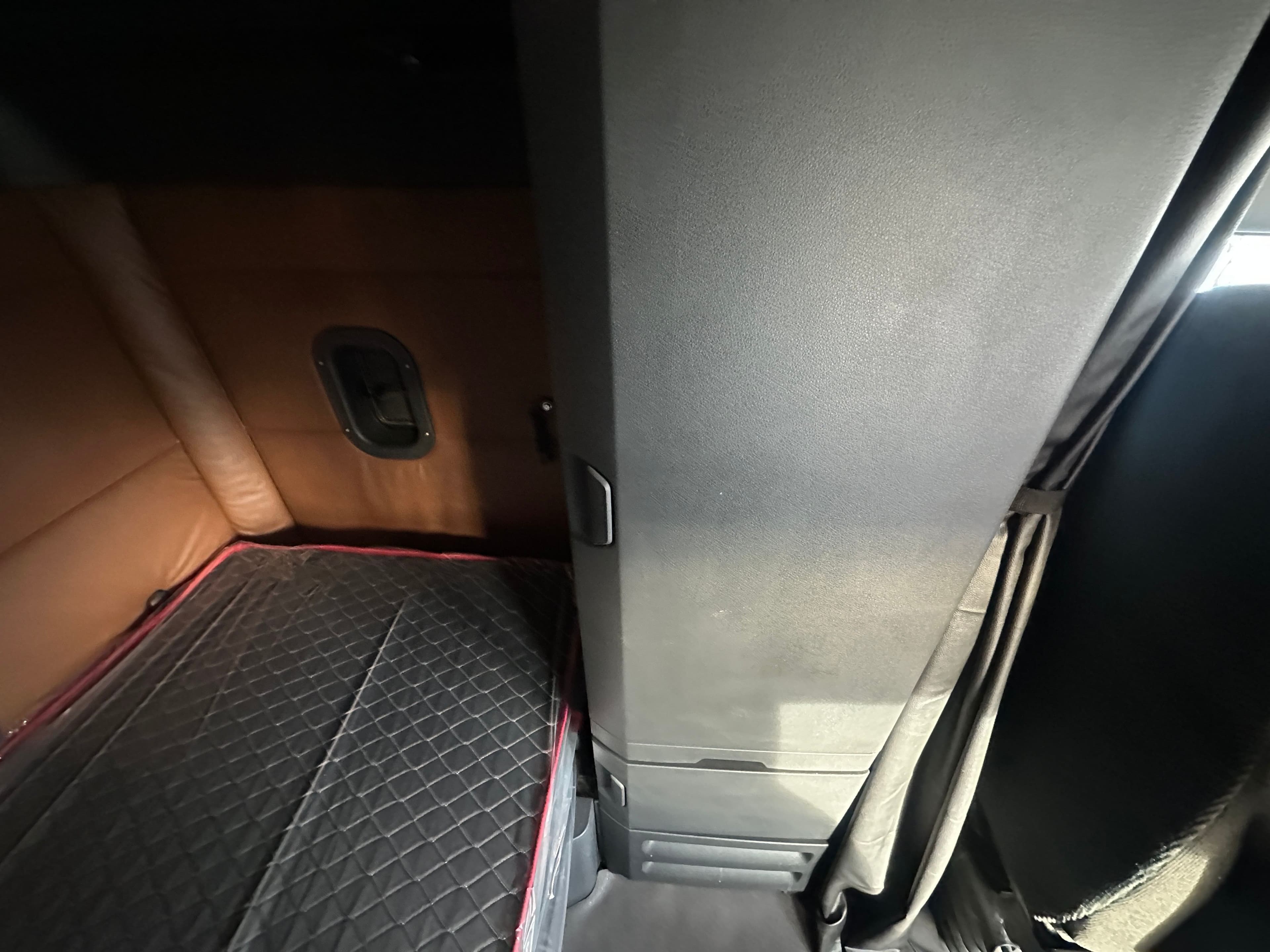 2021 Freightliner Cascadia 126 image 34