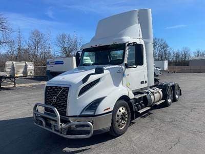 2020 Volvo VNL image 3