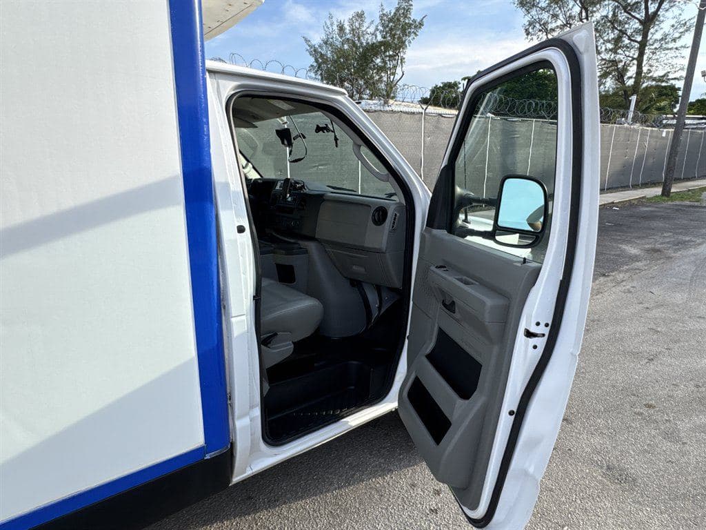 2023 Ford E350 Cutaway image 44
