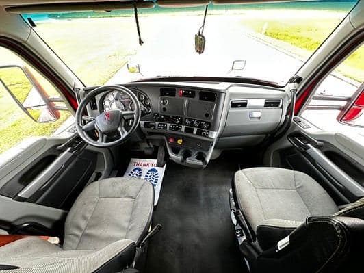 2021 Kenworth T680 image 10