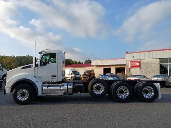 2025 Kenworth T880 image 3
