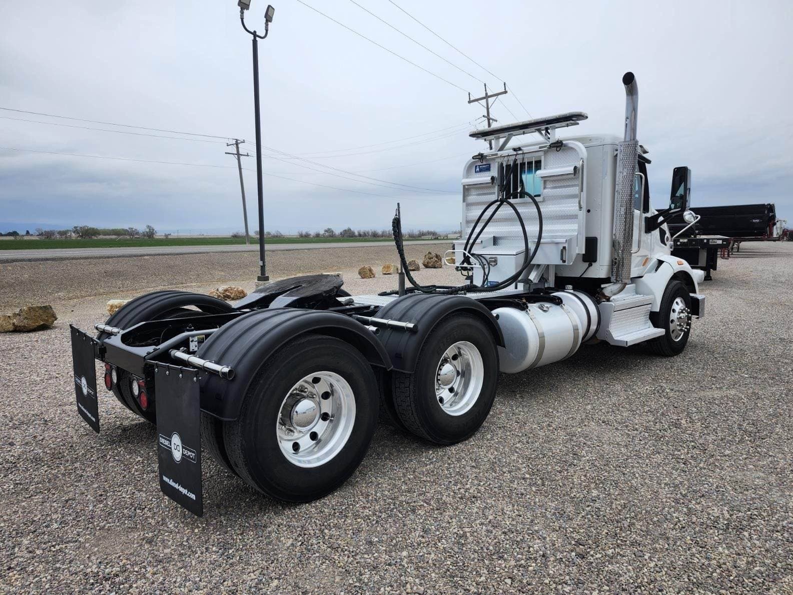 2020 Peterbilt 567 image 4