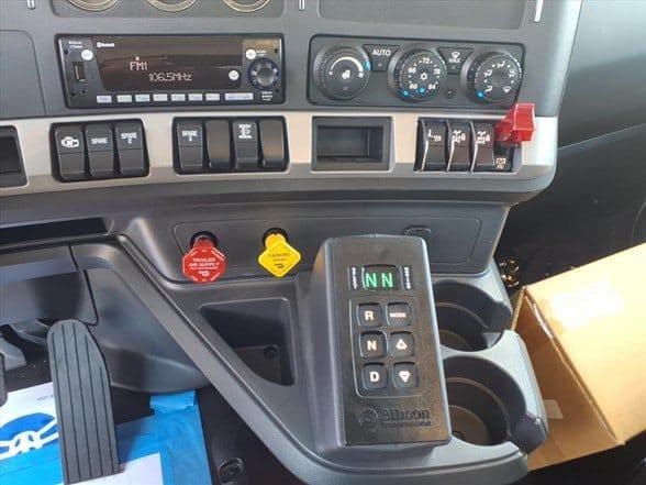 2026 Kenworth T880 image 18