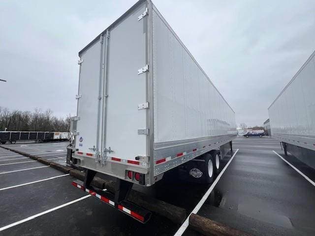 2026 Utility 4000D-X image 3