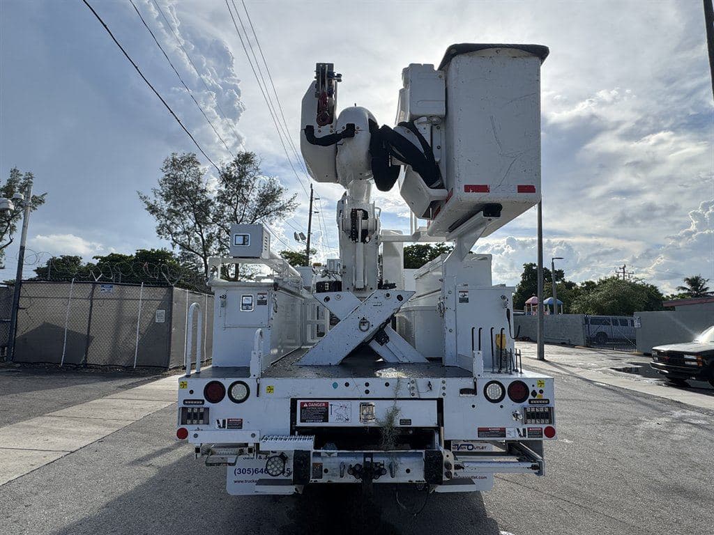 2018 Freightliner M2-106 image 13