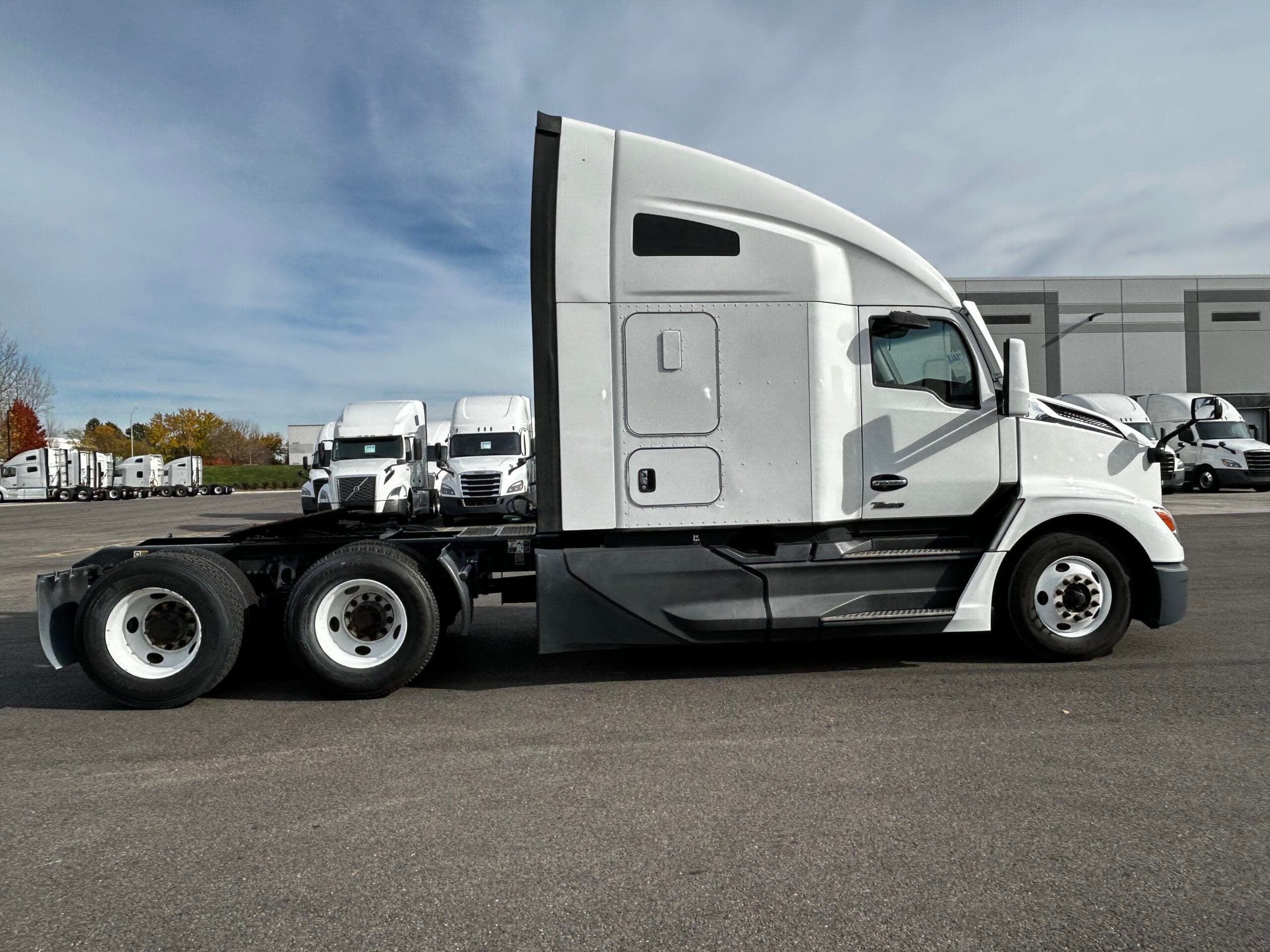 2023 Kenworth T680 image 5