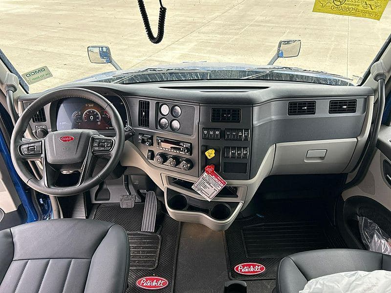 2027 Peterbilt 579 image 8