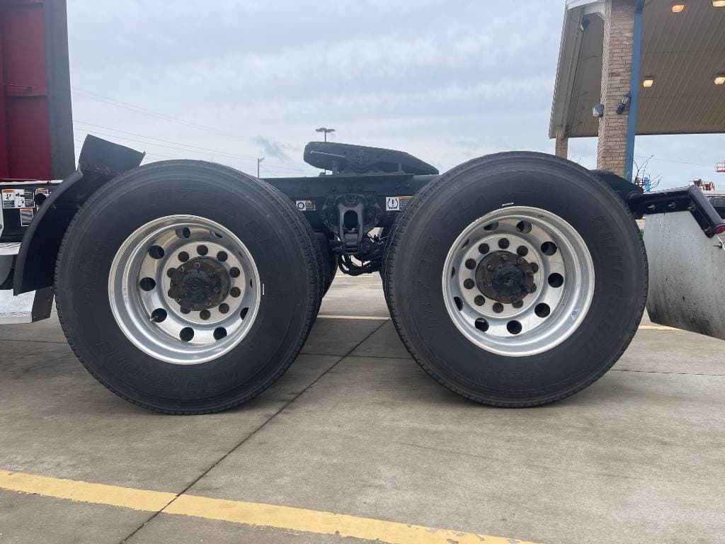 2021 Kenworth T680 image 4