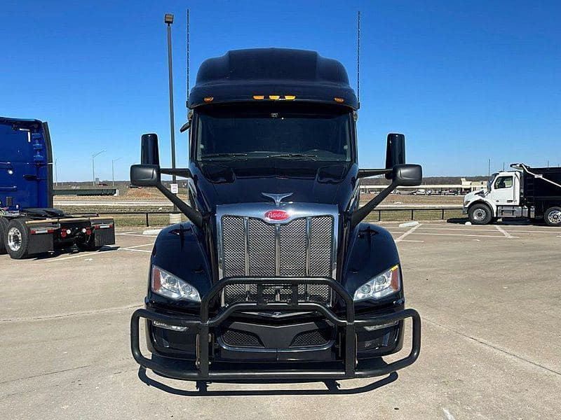 2023 Peterbilt 579 image 5