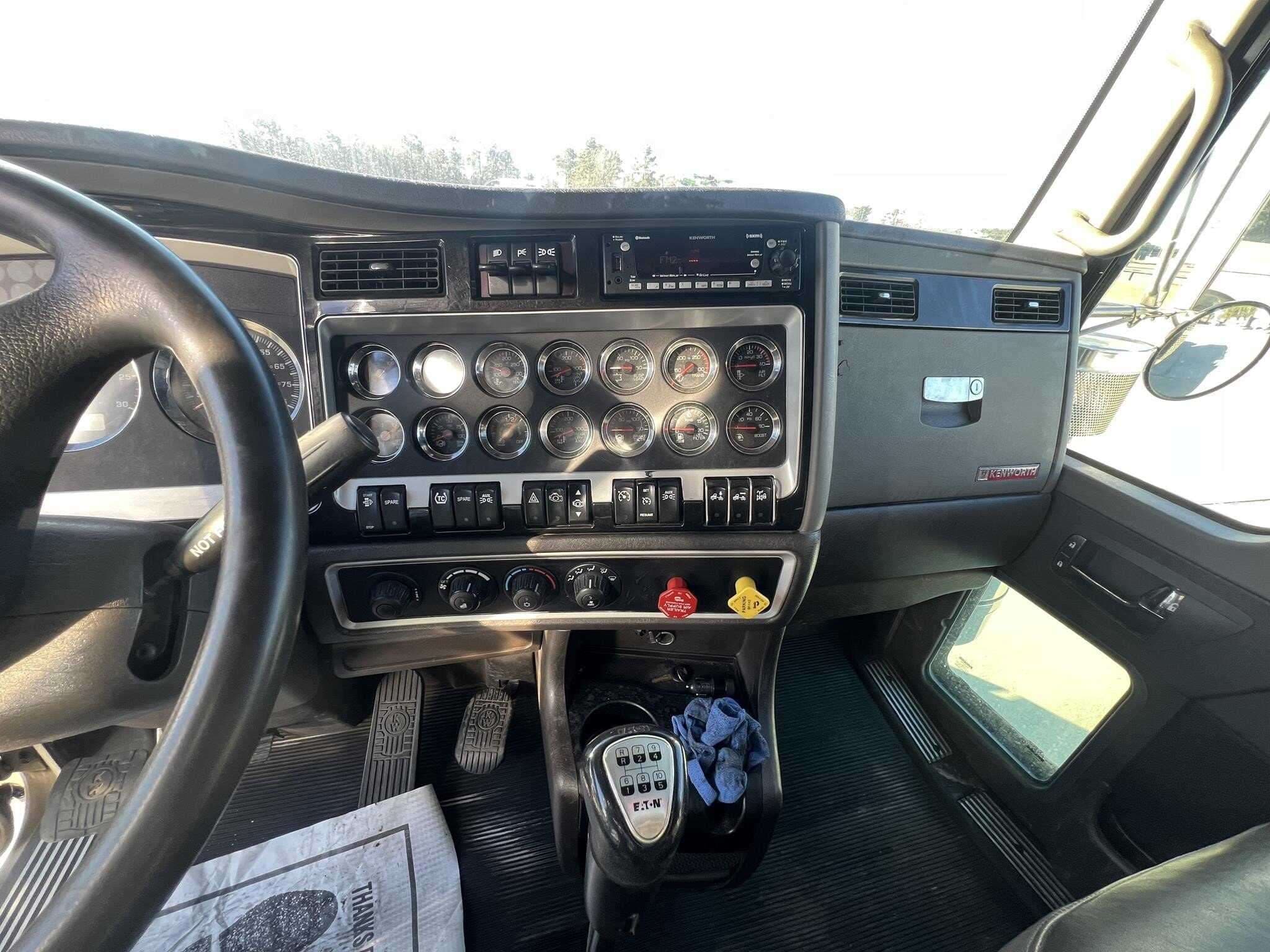 2022 Kenworth W9 Series image 6