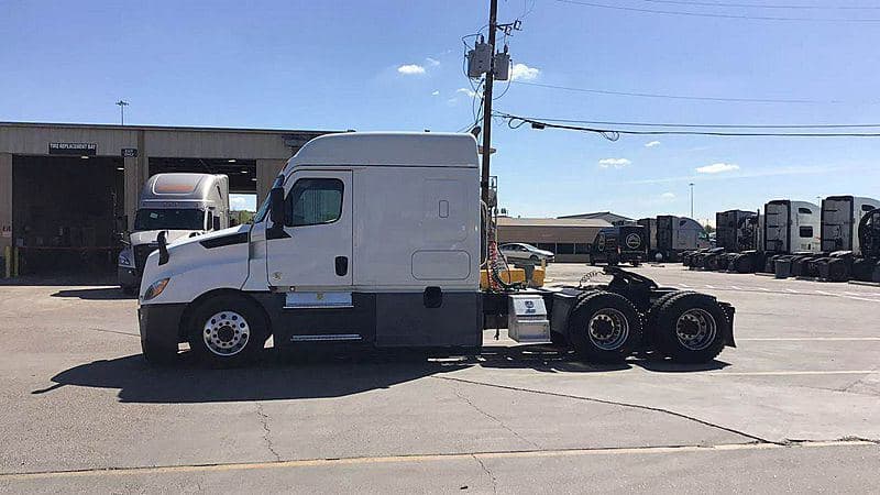 2020 Freightliner Cascadia 126 image 3