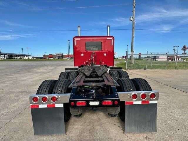 2021 Peterbilt 389 image 2