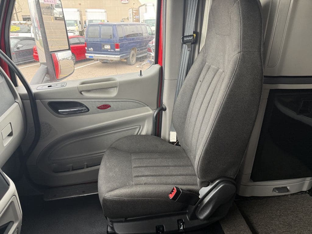 Used 2022 PETERBILT 579 image 16