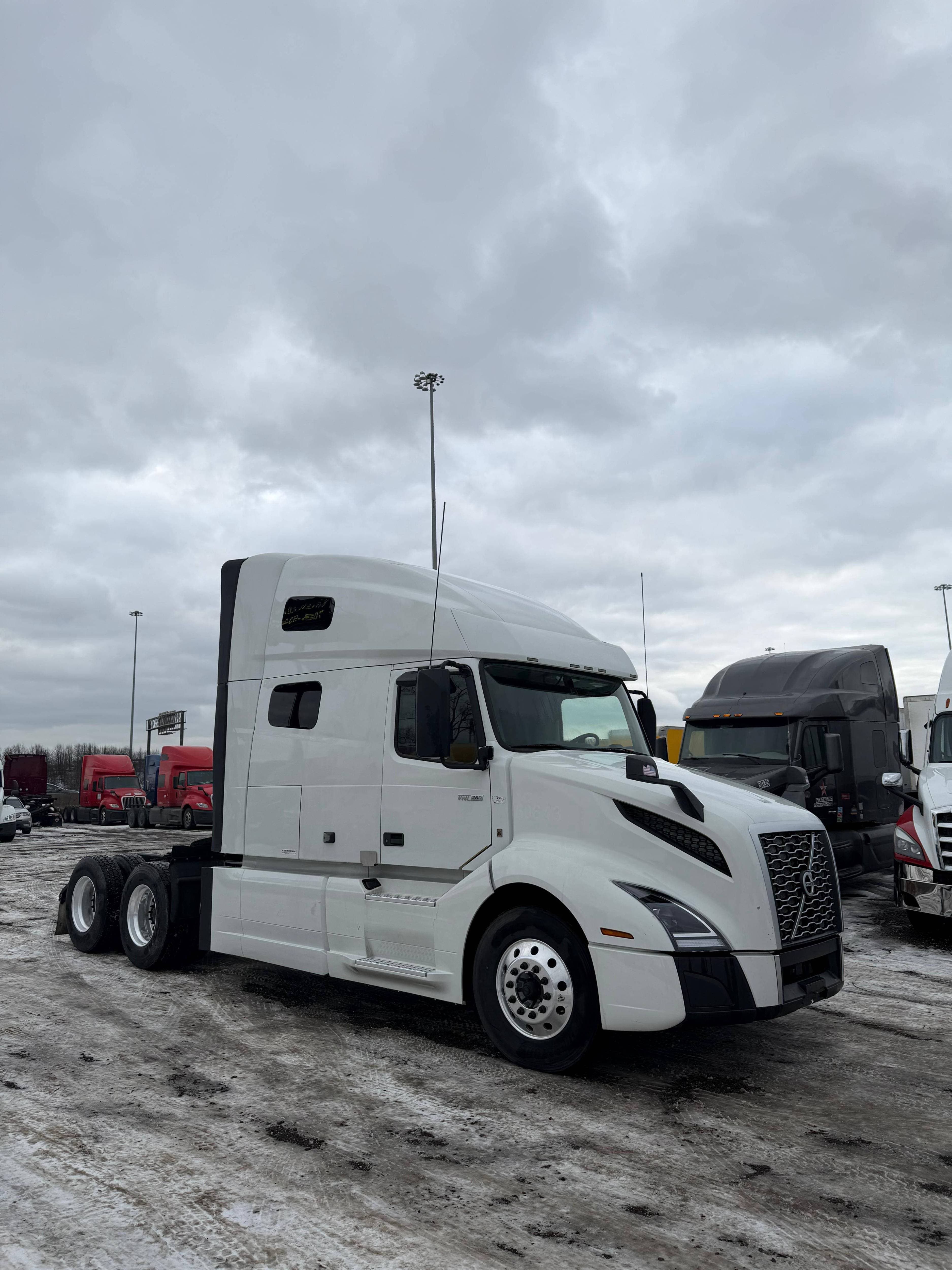 2022 Volvo VNL 760 image 5