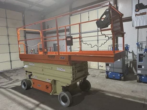 2015 JLG 3246ES image 2