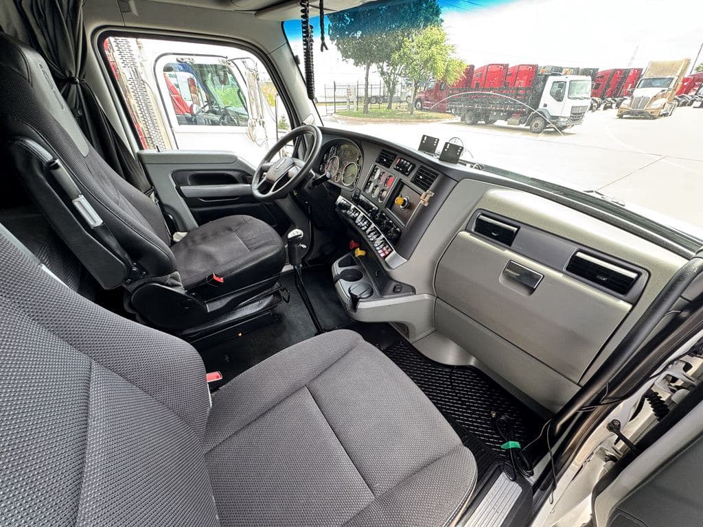 Used 2021 KENWORTH T880 image 13