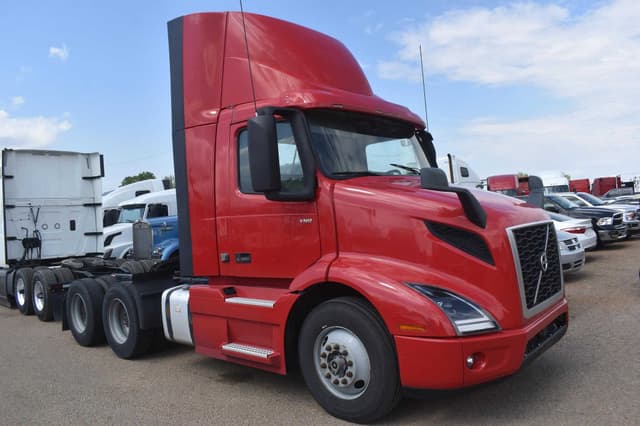 2020 Volvo VNR640