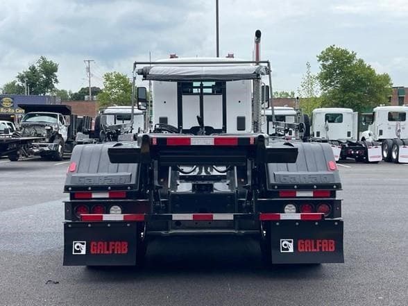 2025 Kenworth T880 image 5