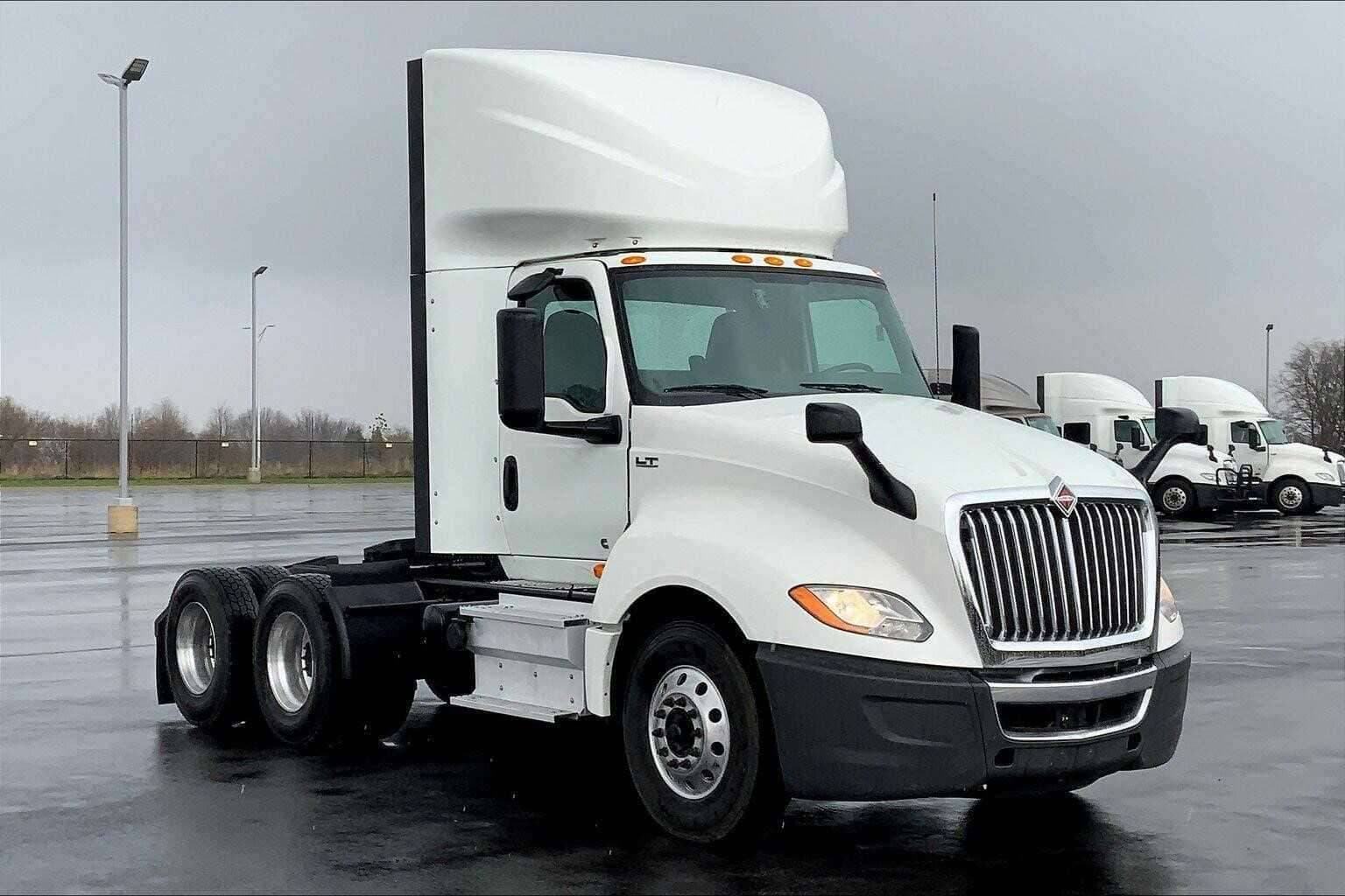 2020 International LT625 image 1
