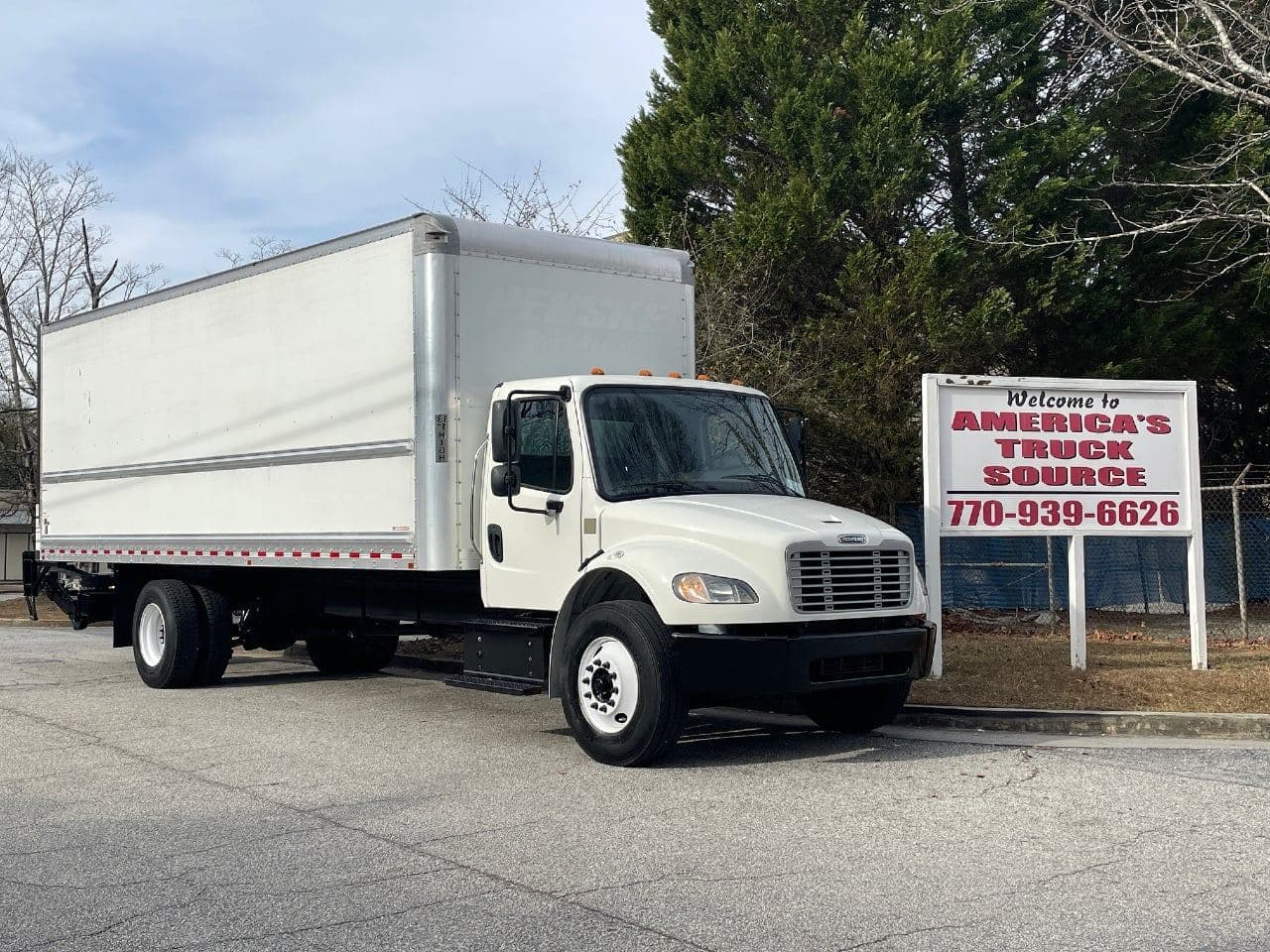 2020 Freightliner M2106 image 1