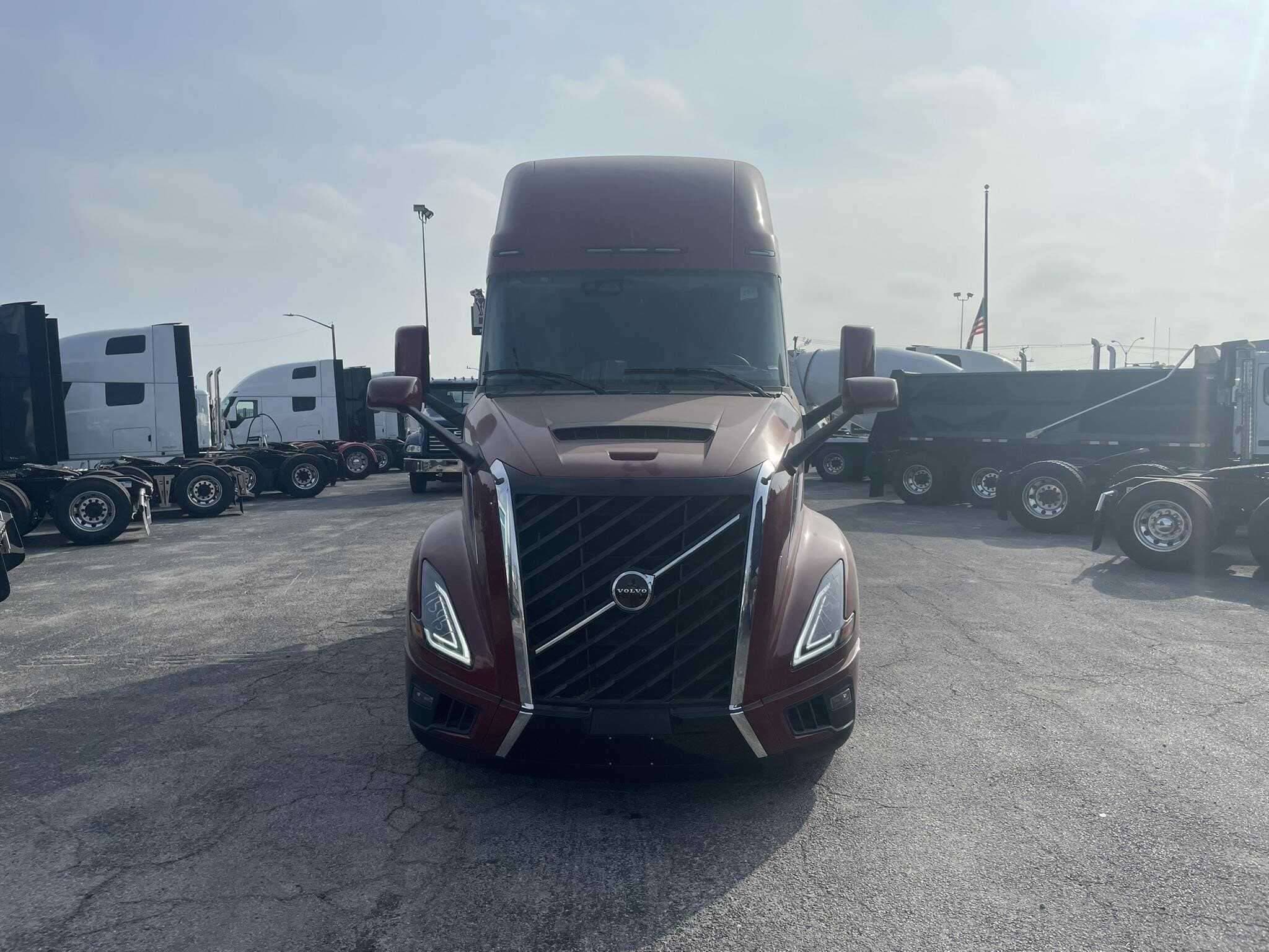 2026 Volvo NEW VNL image 2