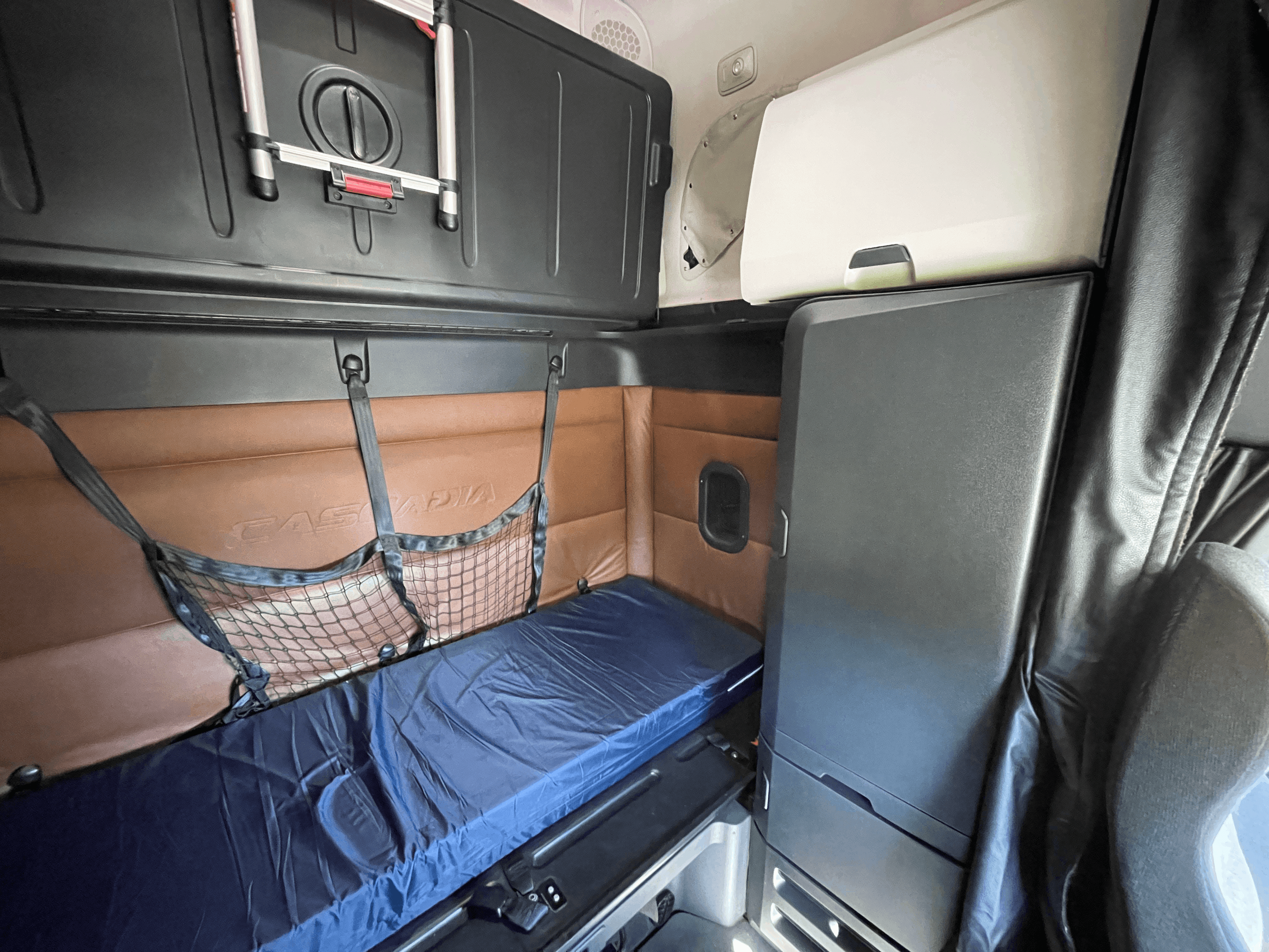 2021 Freightliner Cascadia image 12