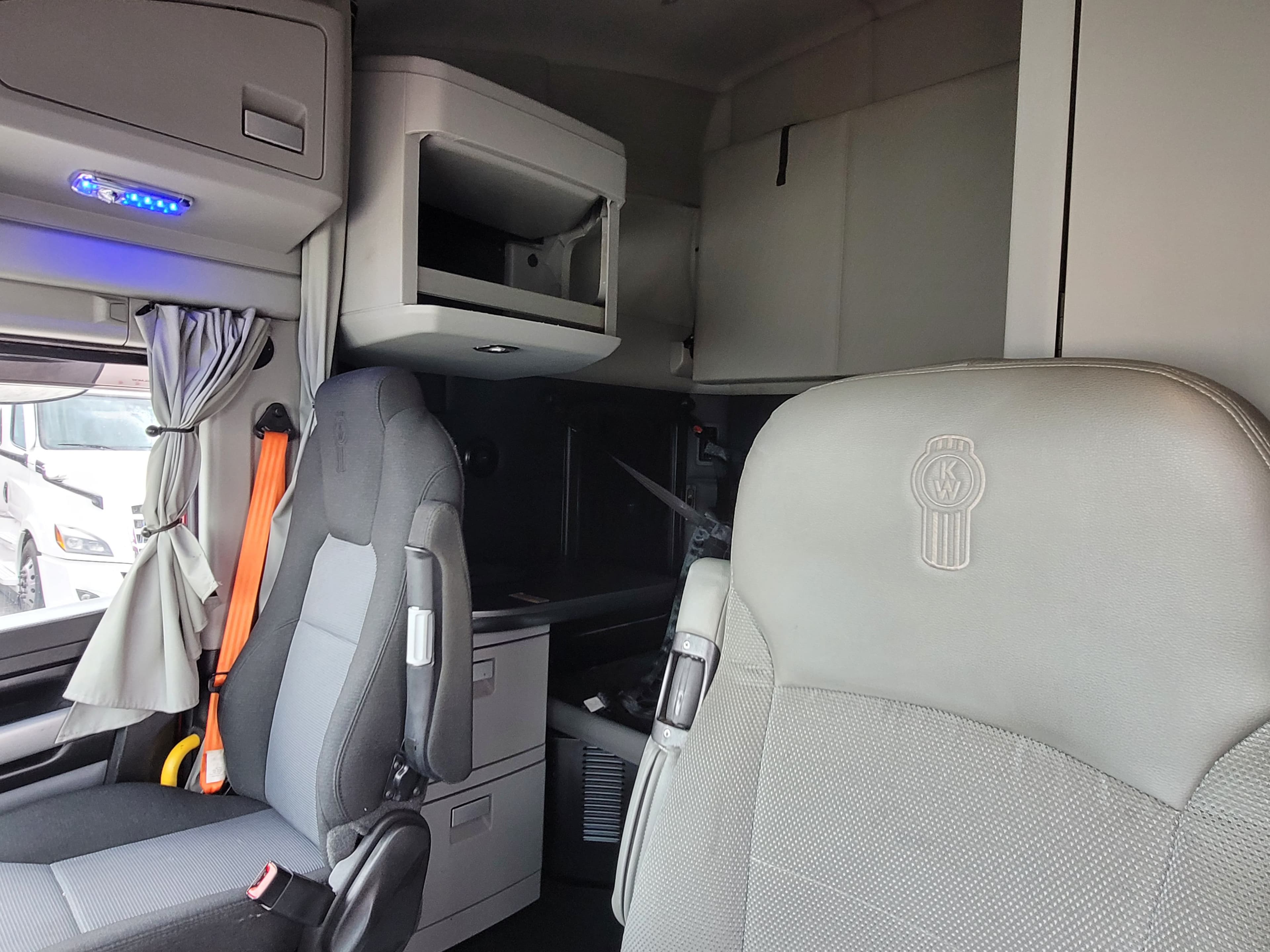 2023 Kenworth T680 image 8