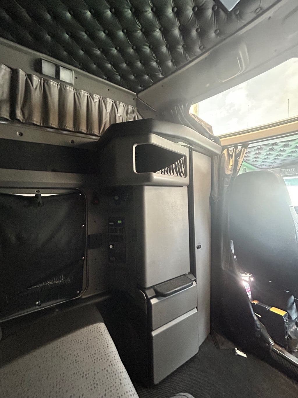 Used 2022 KENWORTH W900L image 11