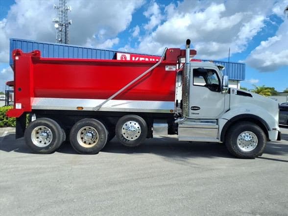 2025 Kenworth T880 image 8