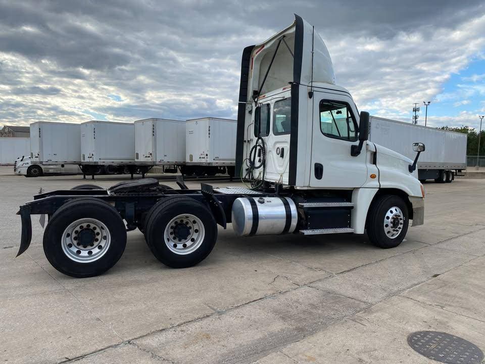 2019 Freightliner Cascadia image 10